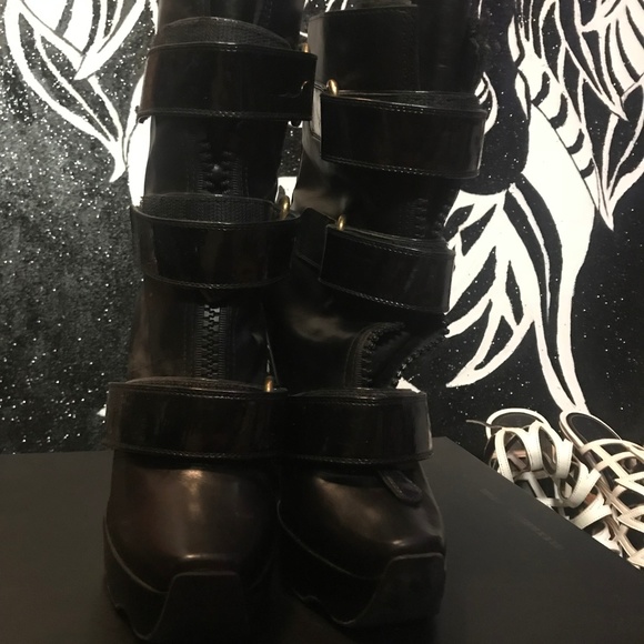 Louis Vuitton Runway Boots - Picture 2 of 5